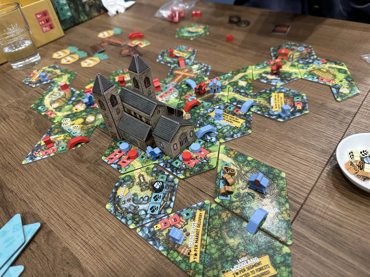 桌上正在進行的桌遊棋盤